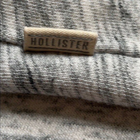 🖤Hollister short sleeve hoodie🖤 - Picture 3 of 6